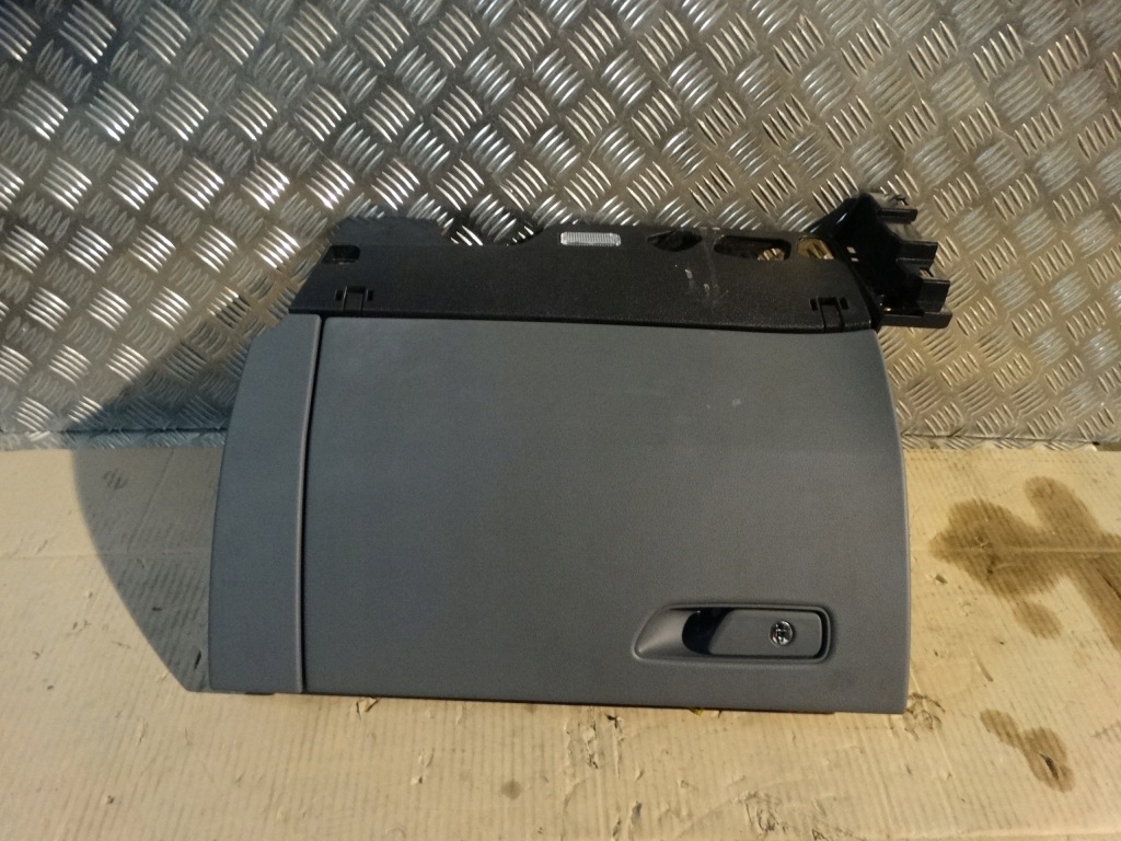 фото №1, Idealny бардачок пасажира szary audi q8 1