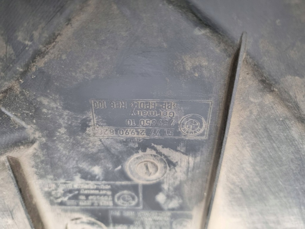 Підкрилок передні праве комплект  2990092 2990820 bmw x1 e84 Зі Шроту