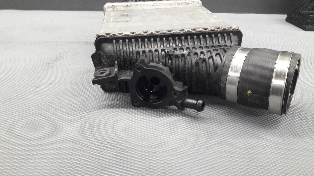 059145803q інтеркулер audi a7 3.0 tdi Доставка