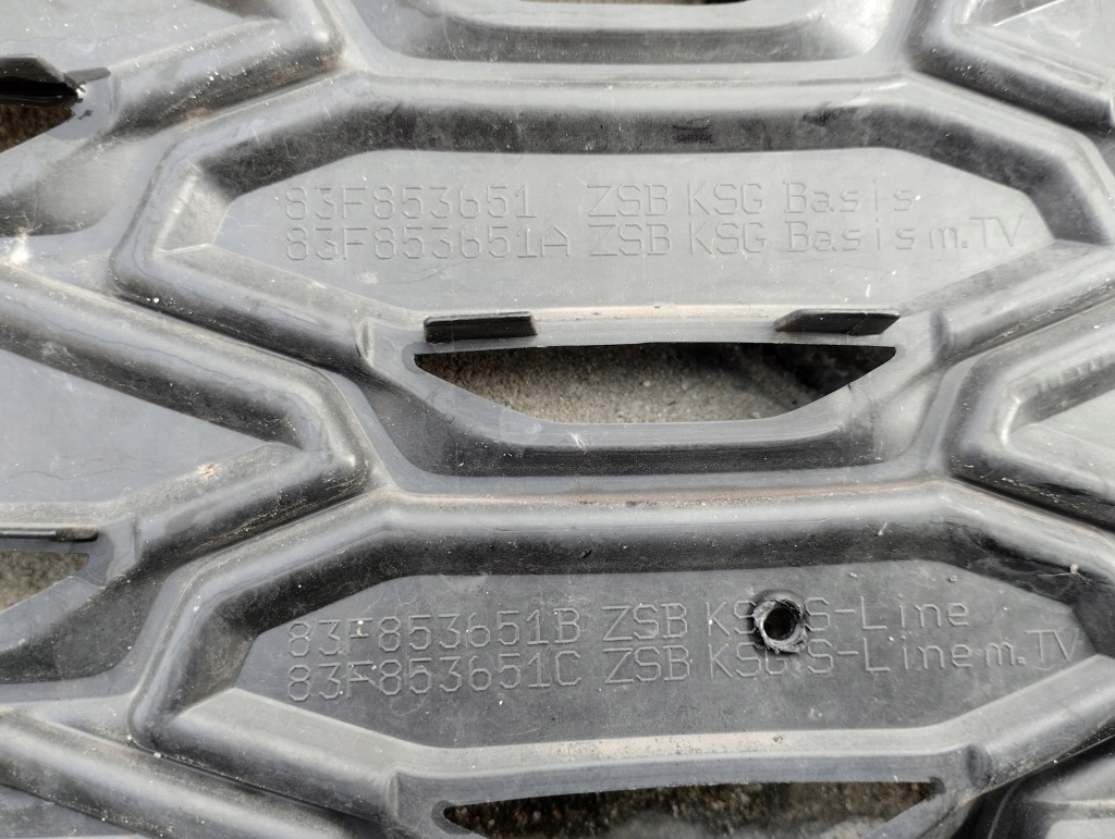 Audi q3 2 решётка  радиатора решётка радиатора 83f853651 в Украине