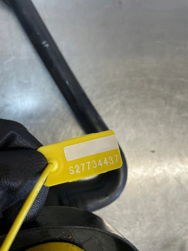 Заливная горловина крышка масла пабтрубок  master trafic 8200795333 152596817r с Разборки