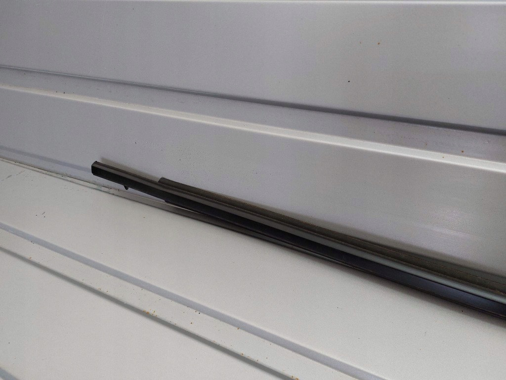 фото №3, Toyota rav4 v parapet дверь правый перед молдинг