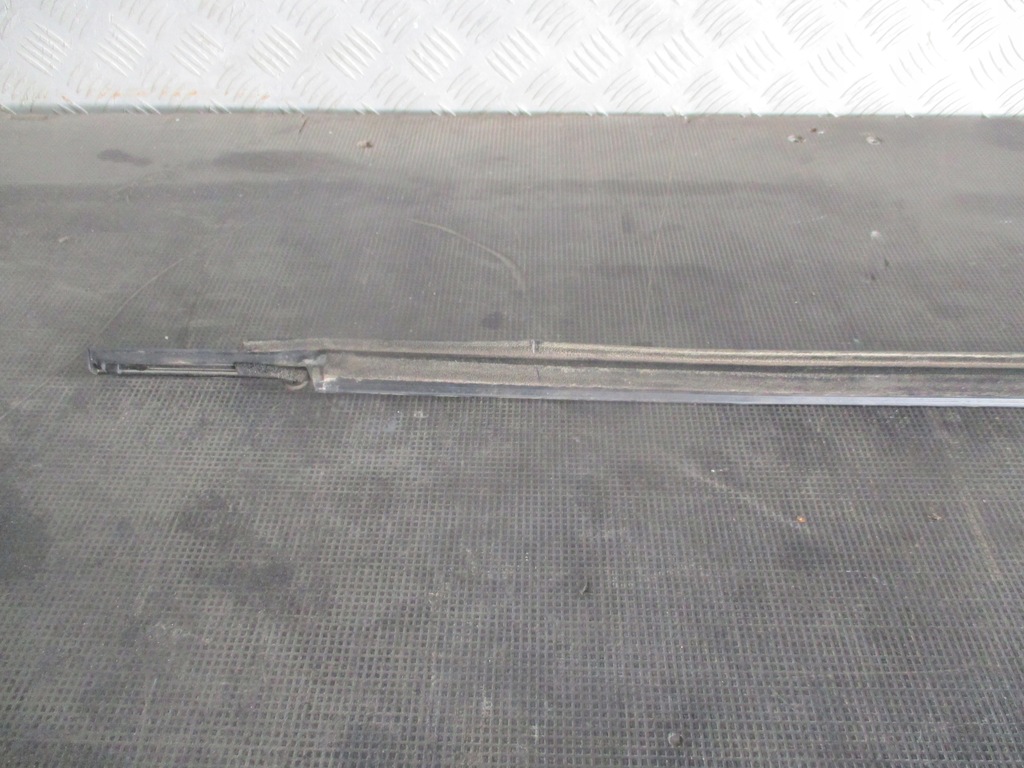 фото №7, Молдинг уплотнитель левый перед toyota sienna ii 3.5 b 03-09 r.