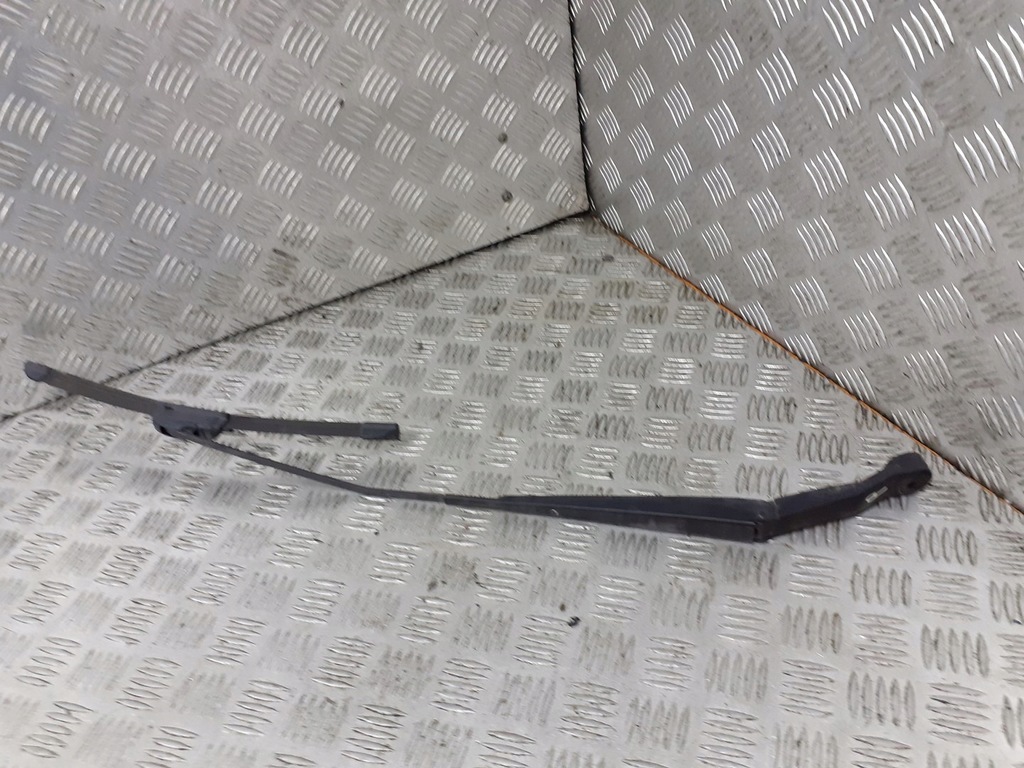 фото №1, Renault оригинальный номер 8200014896d рычаг дворники