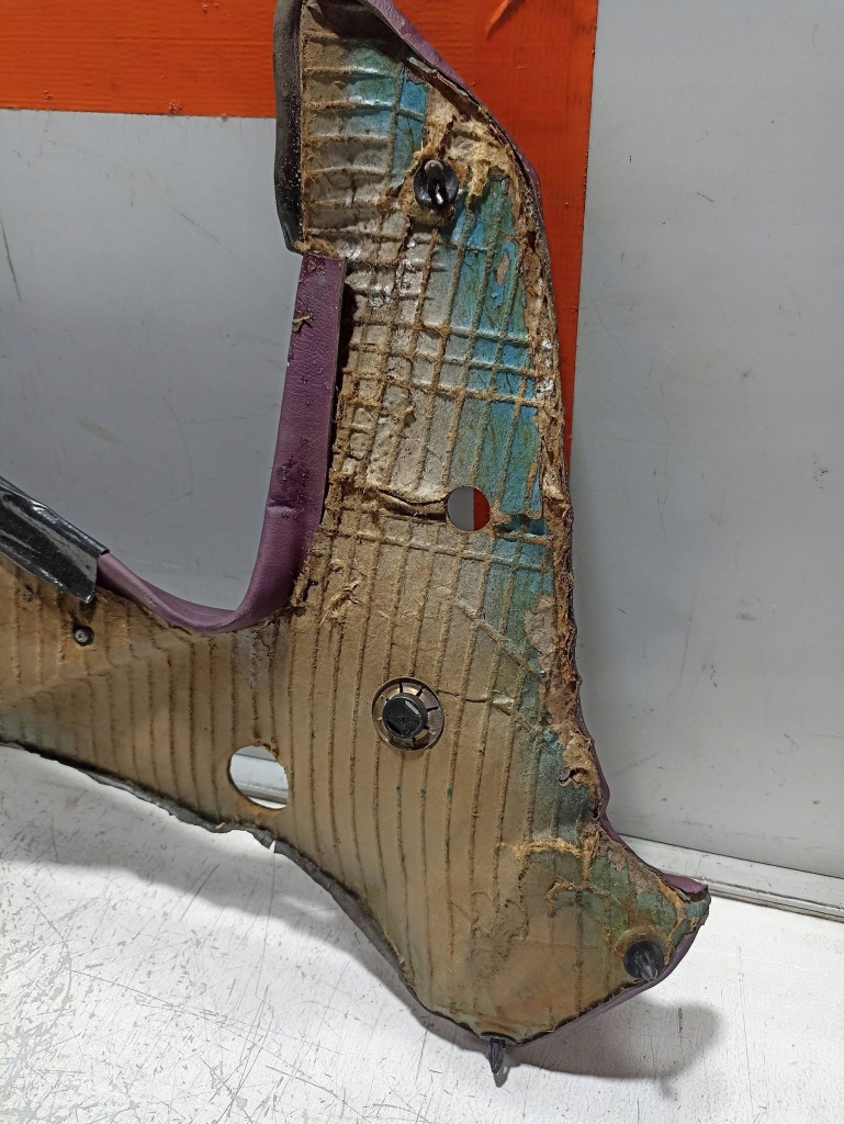 Porsche 968 coupe обивка обшивка левый задний в Украине