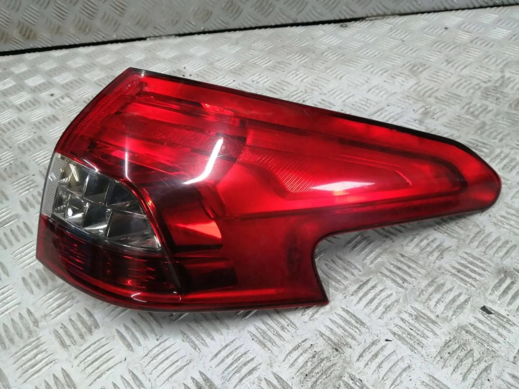 фото №1, Mg лампа правый задняя citroen c5 iii x7 kombi lift