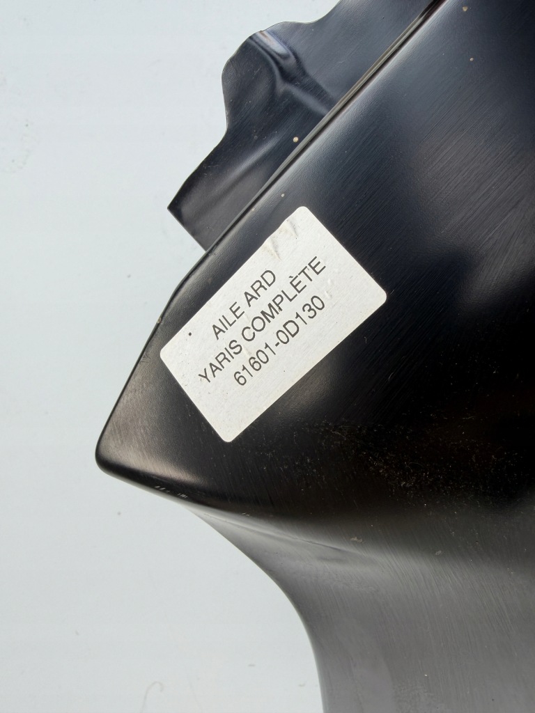 Toyota yaris 3 крило правий задній поріг 61601-0d130 Зі Шроту