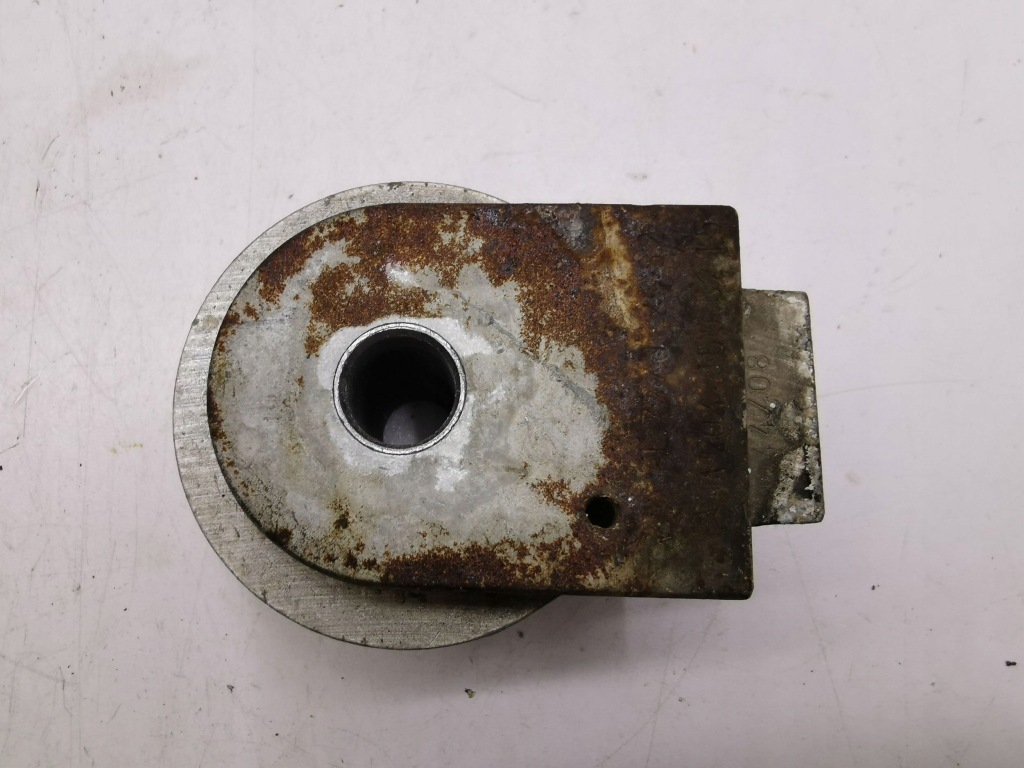 Mercedes-benz c w204 2008 кронштейн заднього диференціал a2043500215 Недорого