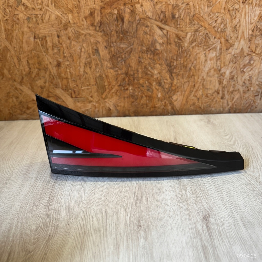 фото №1, Лампа задняя правая крышки kia sportage v 92404r2000