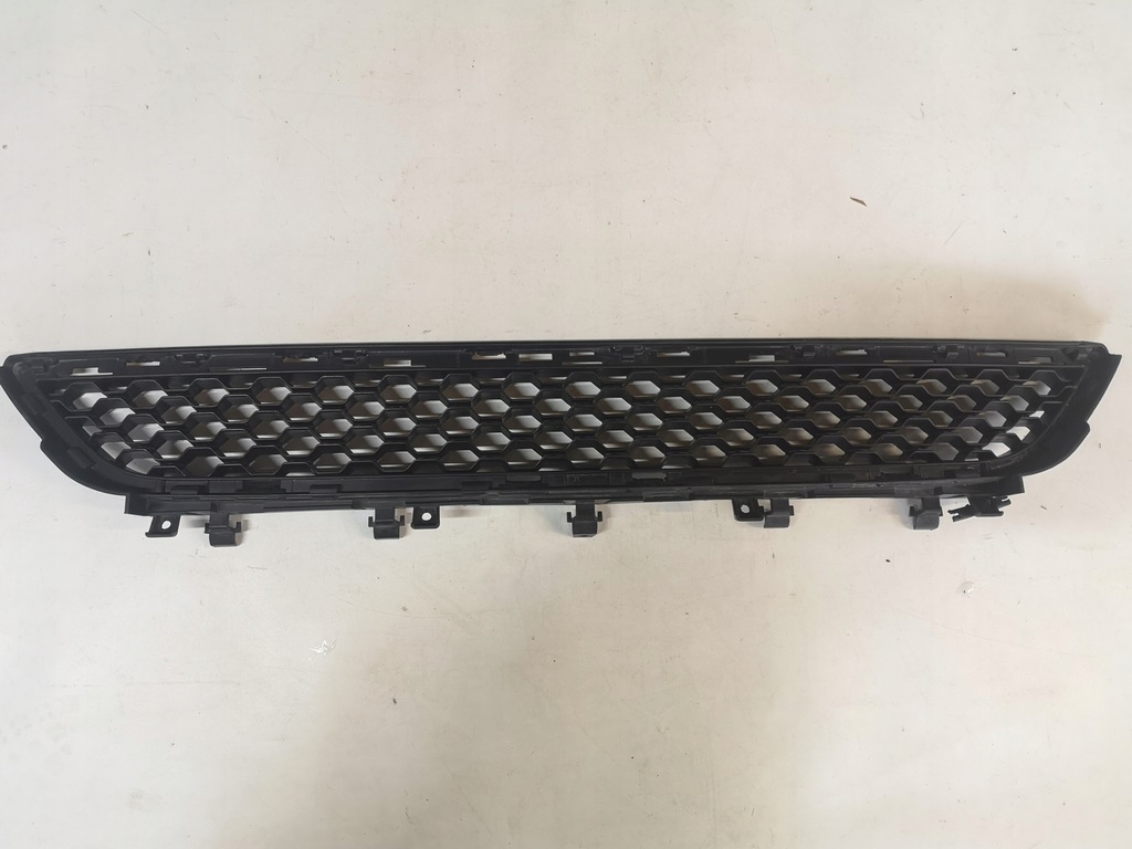 фото №1, Jaguar f-pace r-dynamic -решётка средняя бампера