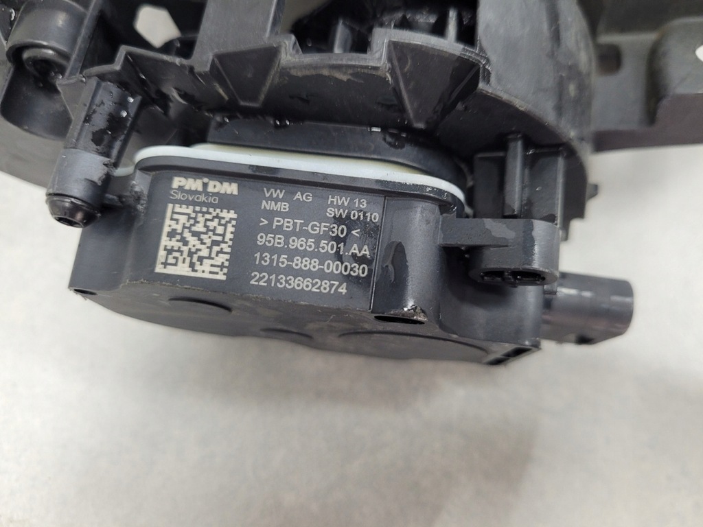 фото №11, Повітропровід шторка жалюзі повітря права porsche taycan 9j1 19-