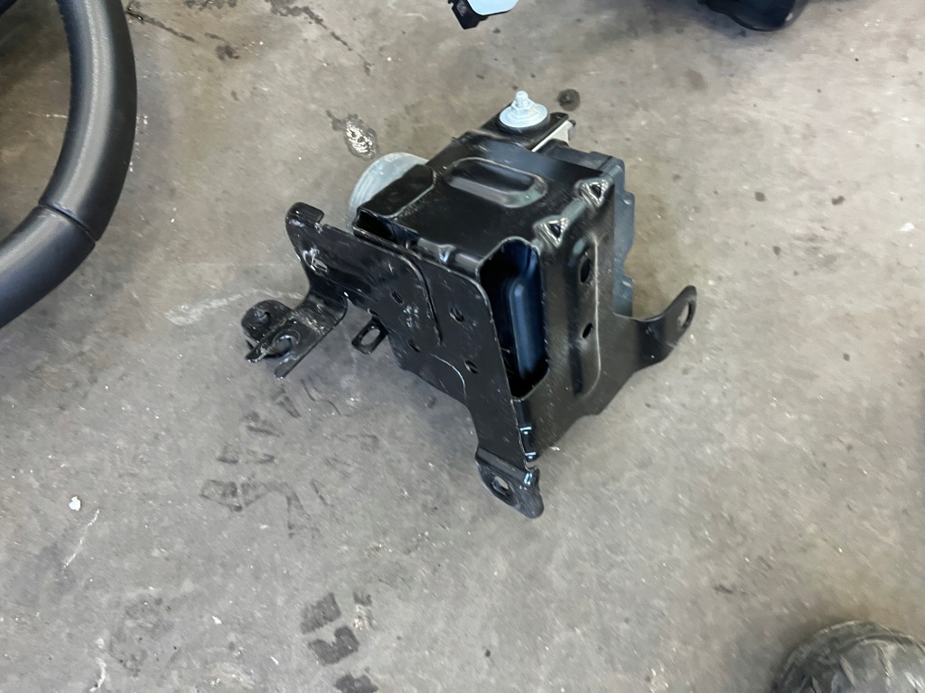 Купити Насос abs berlingo doblo combo pracy rifter 18-25 9845052180