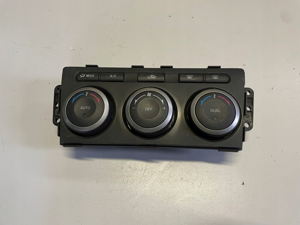 фото №1, Mazda 6 08-12r панель кондиционера обдув