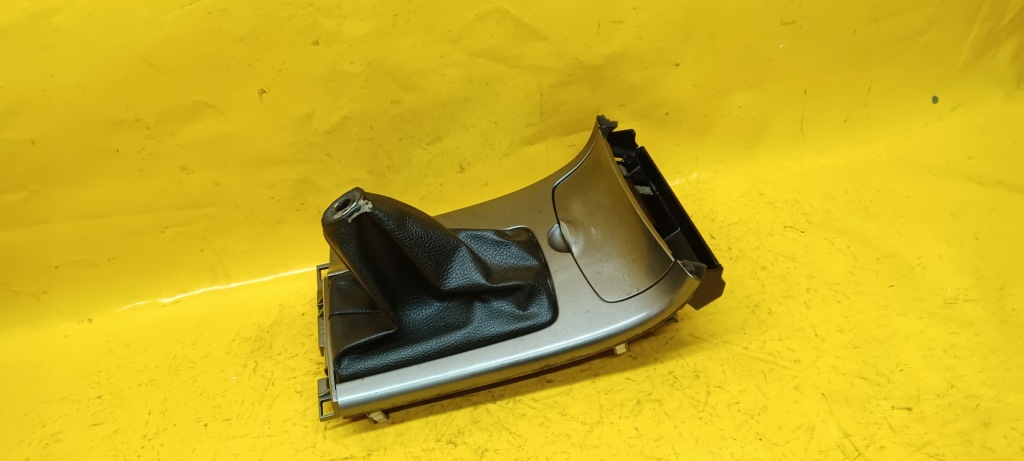 Рамка чохол передач сіра mazda 6 gj6a 01-07r Доставка