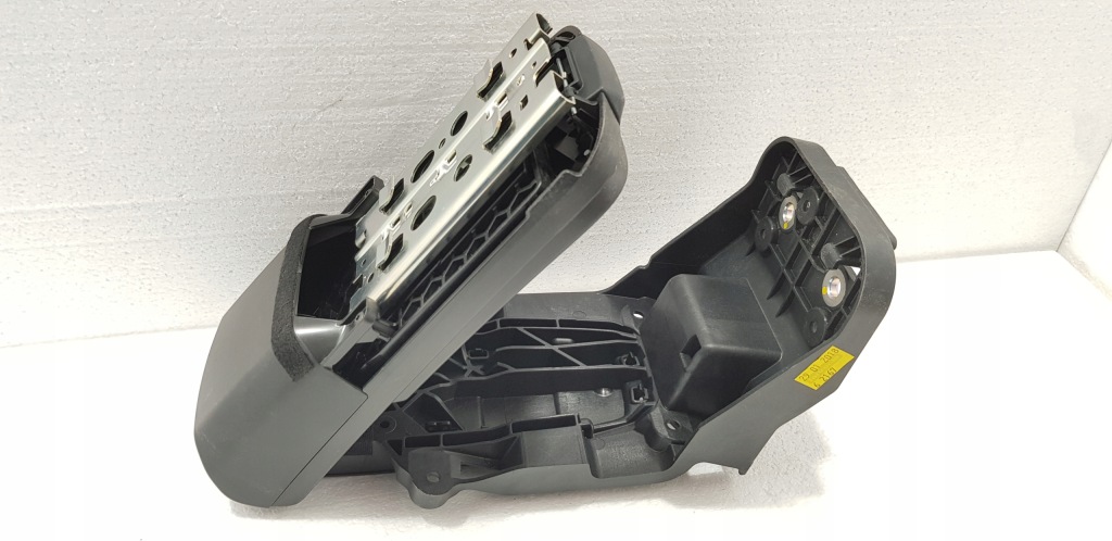 фото №1, Volvo v40 ii 2012- подлокотник 31448087