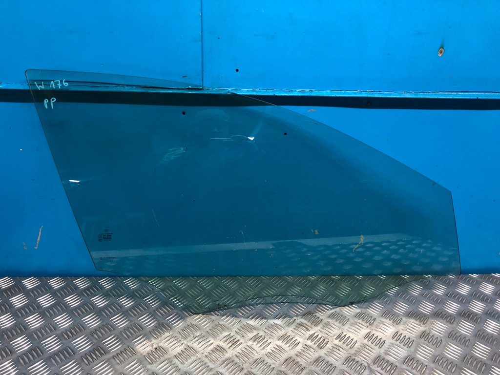 фото №1, Mercedes w176 a250 стекло дверь правый перед 12 r