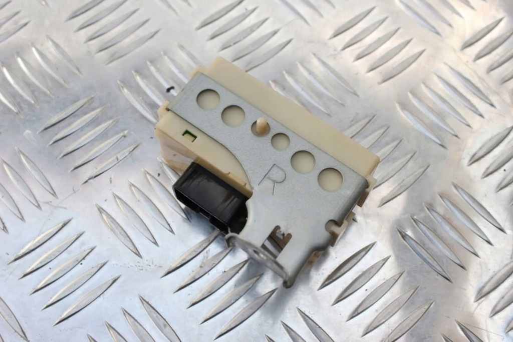 фото №3, Lexus ls 400 1999 реле