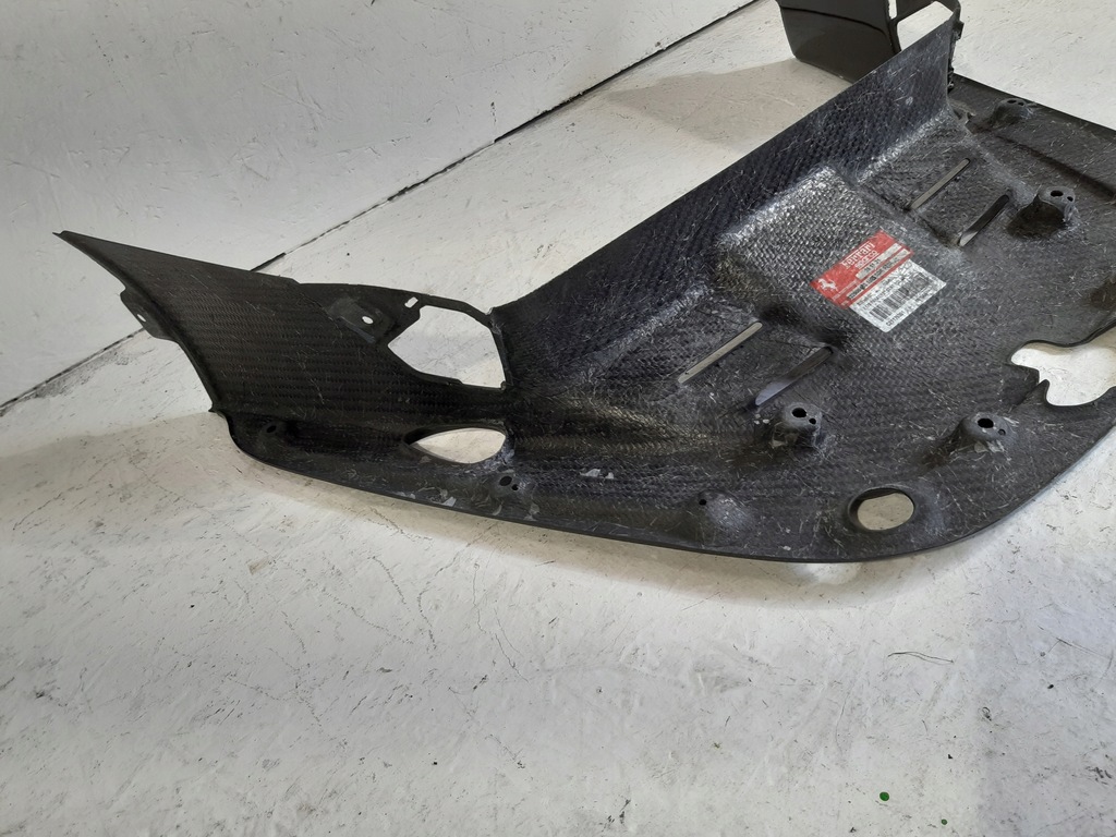 фото №9, Ferrari sf90 f173 накладка замка карбон