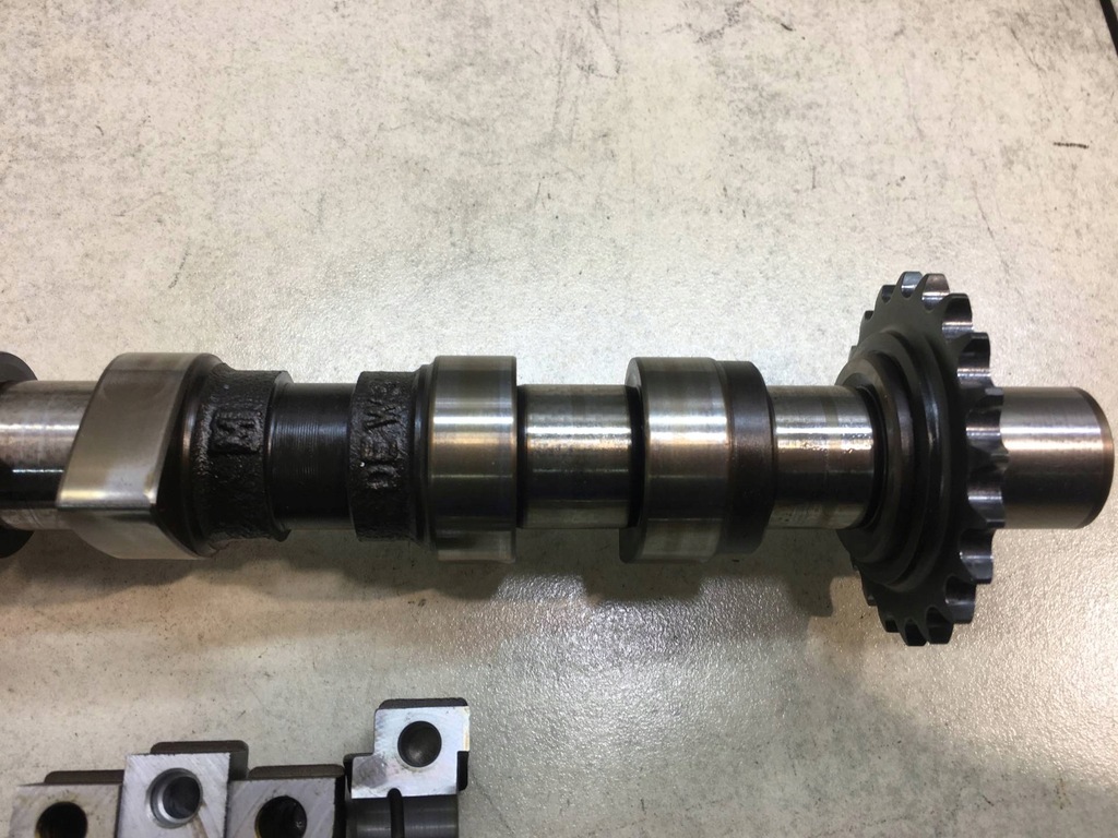 фото №8, Головка левая audi a6 c5 2.4 v6 078103373ah