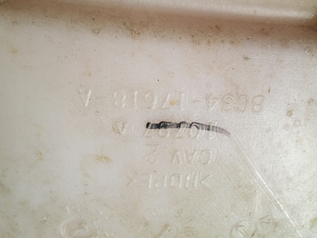 фото №7, Ford f-250 11- f350 бак омывателя основание