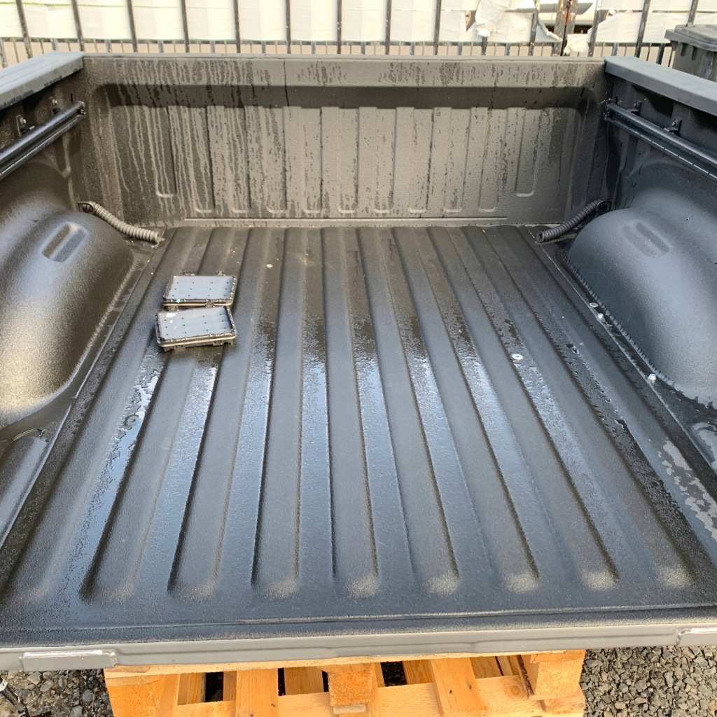 Кузов обшивка крыло задний правая  + левая четверть dodge ram v 1500 trx 24r Оригинал