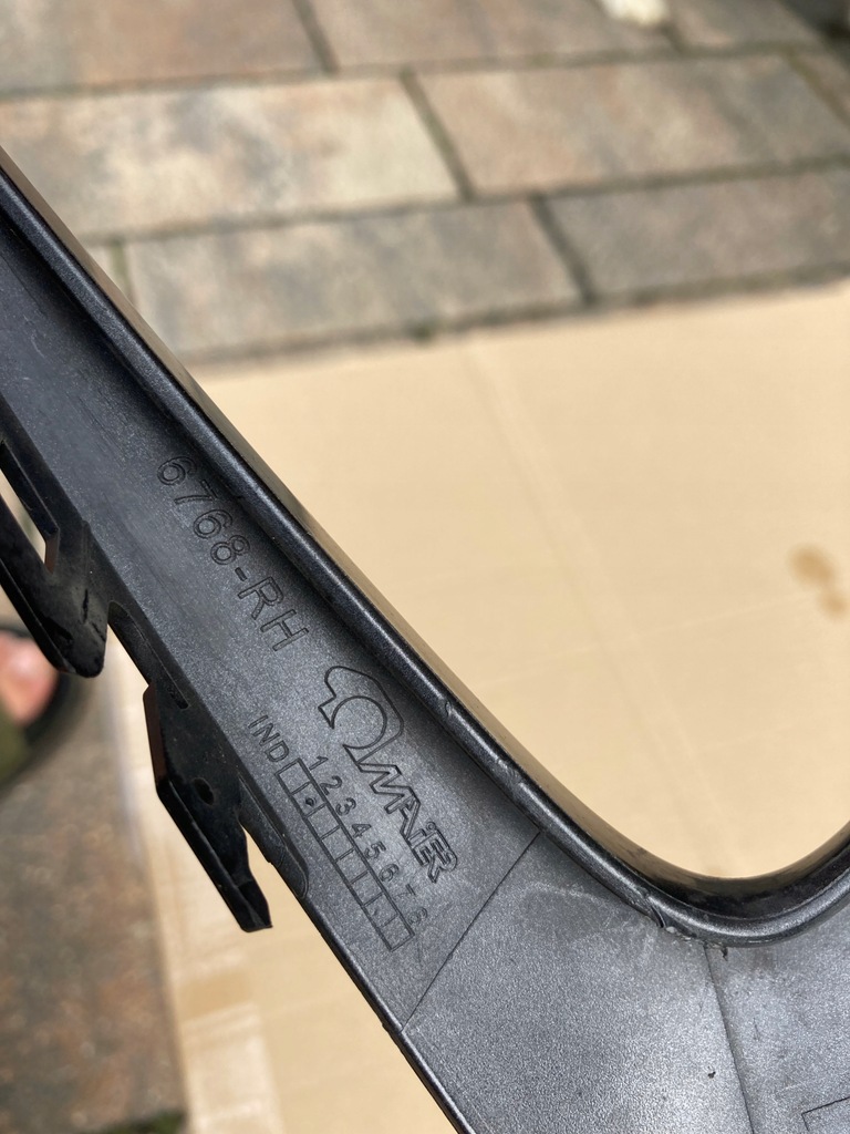 фото №12, Toyota corolla e21 19 молдинг бампера права