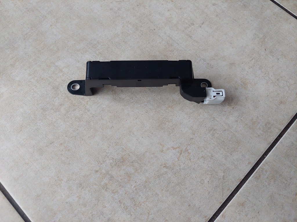 фото №1, Антенна - блок управления - модуль - smart key - toyota auris ii avensis iii prius