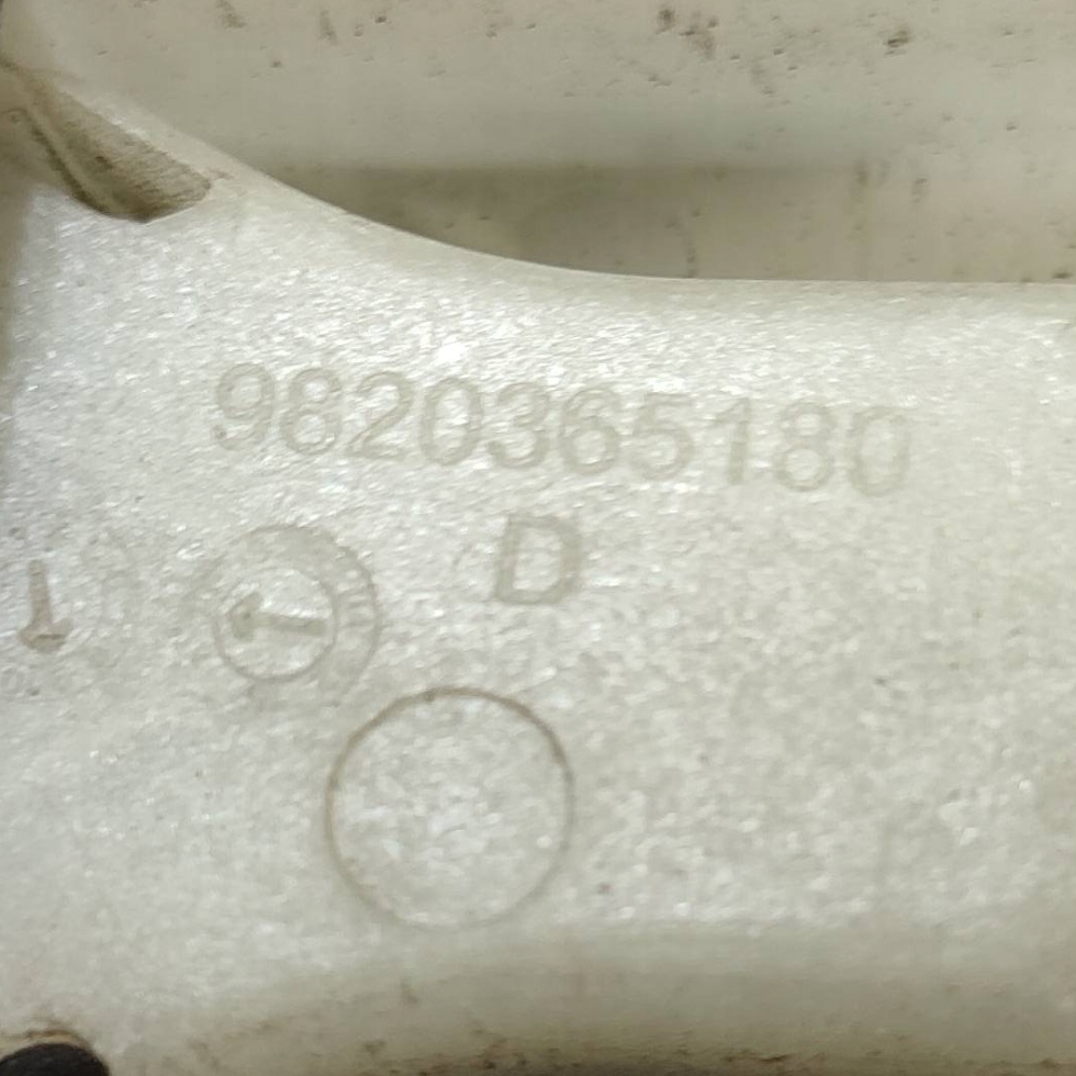Направляющая стекло задний сторона правая peugeot rifter 9820365180 в Украине