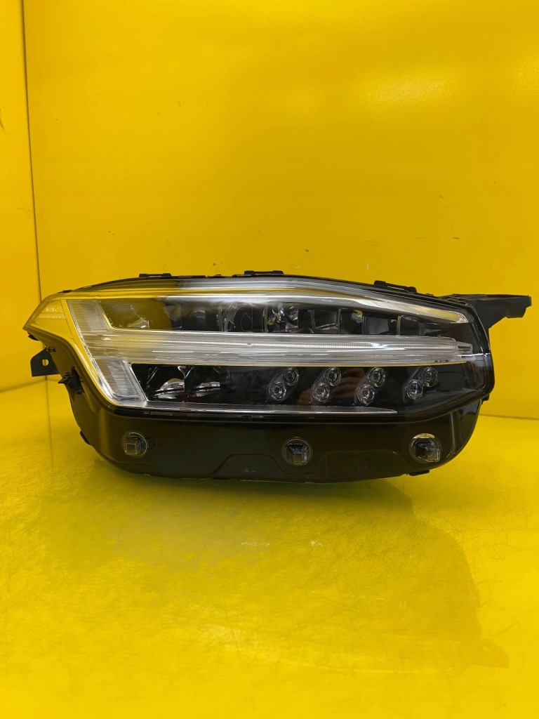 Купить Лампа правая volvo xc90 ii 31446688 led