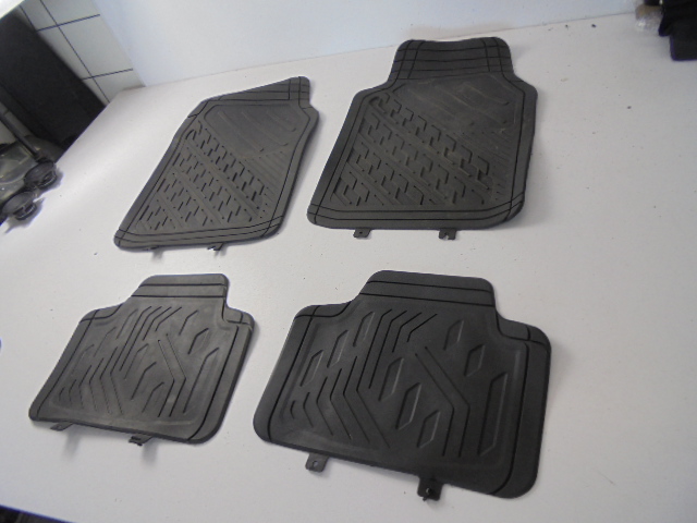 фото №1, Коврики резиновые citroen c3 ii 2010 rok
