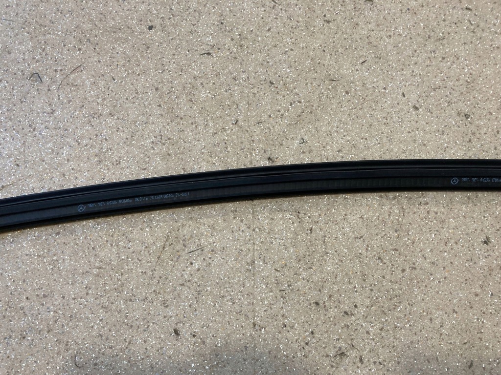 Прокладка двері купе перед сторона права mercedes-benz e w238 a2387205001 Київ