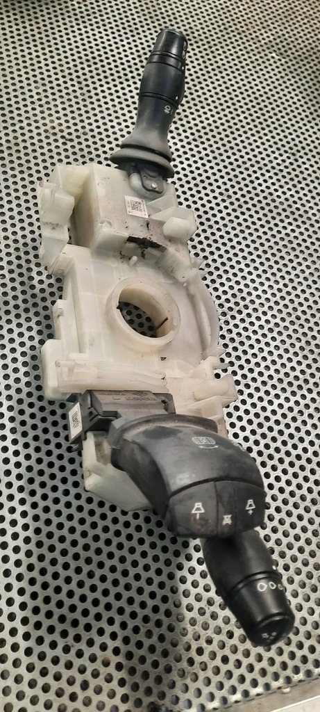 фото №1, Рычаг 681720005r переключатель поворотники renault master