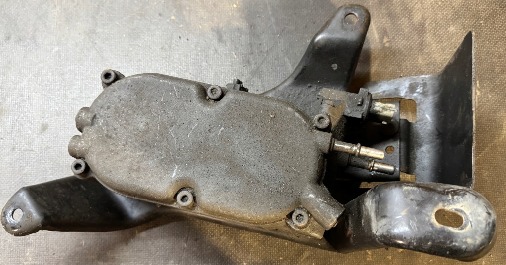 Купити Jeep grand cherokee wk2 корпус фільтра пального