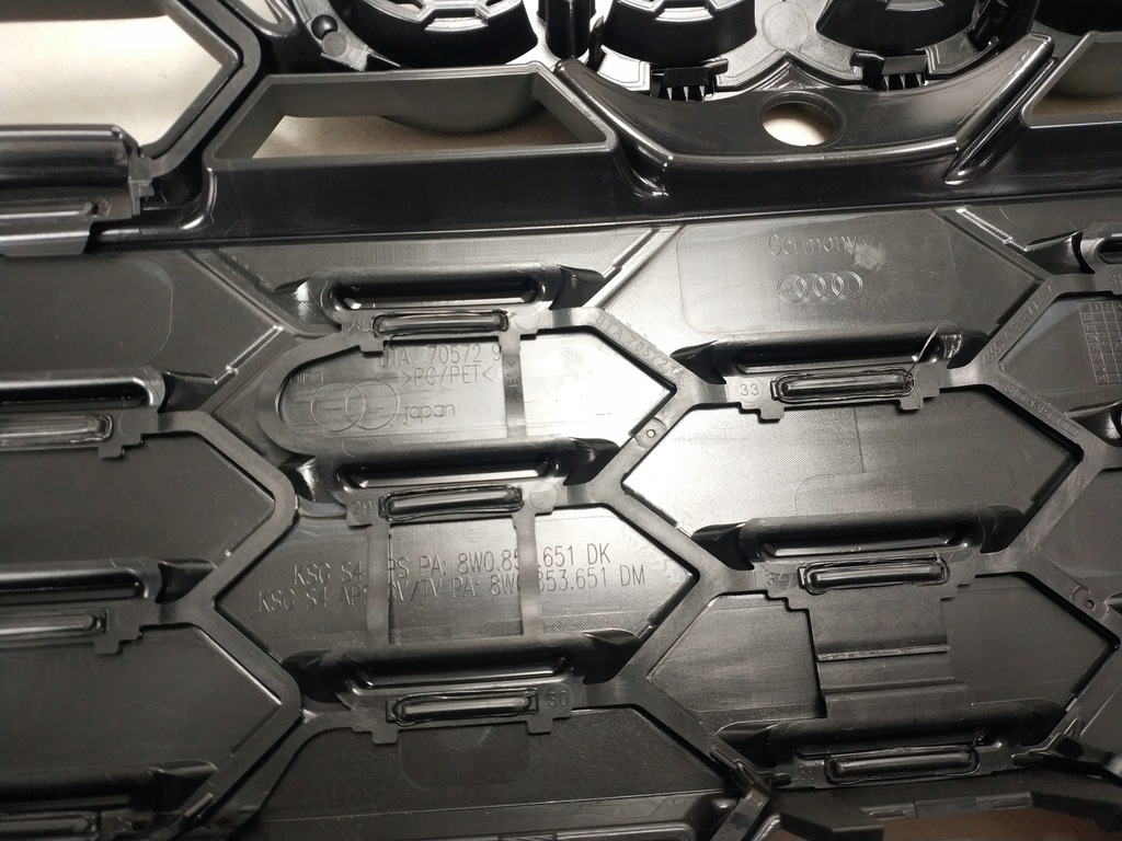 фото №6, Audi s4 a4 b9 lift 8w решітка радіатора black решітка радіатора двигуна емблема 8w0853651