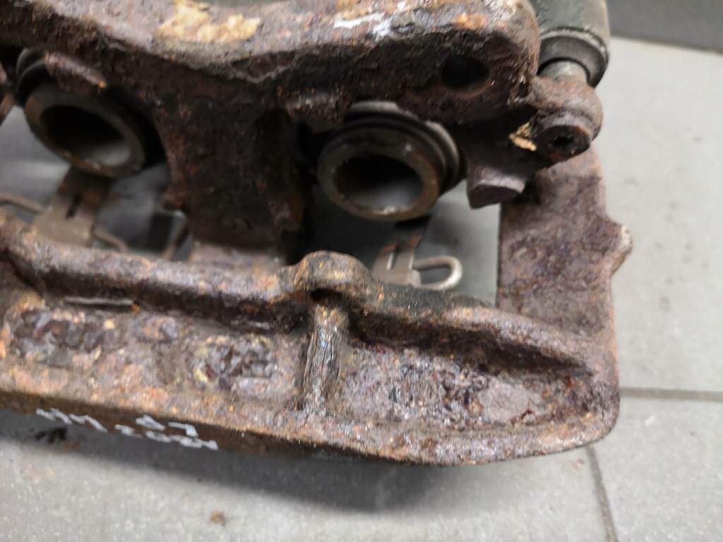 фото №11, Суппорт тормозной левый перед audi a8 d2 4.2 lift