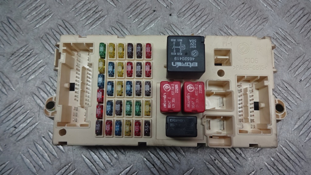 фото №1, Коробка предохранителей alfa romeo 147 1.6 46558758