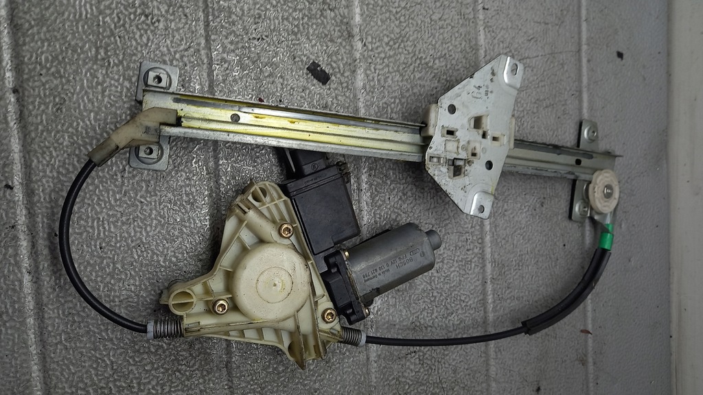 фото №4, Підйомник правий задня mitsubishi space star 01r 1.9d