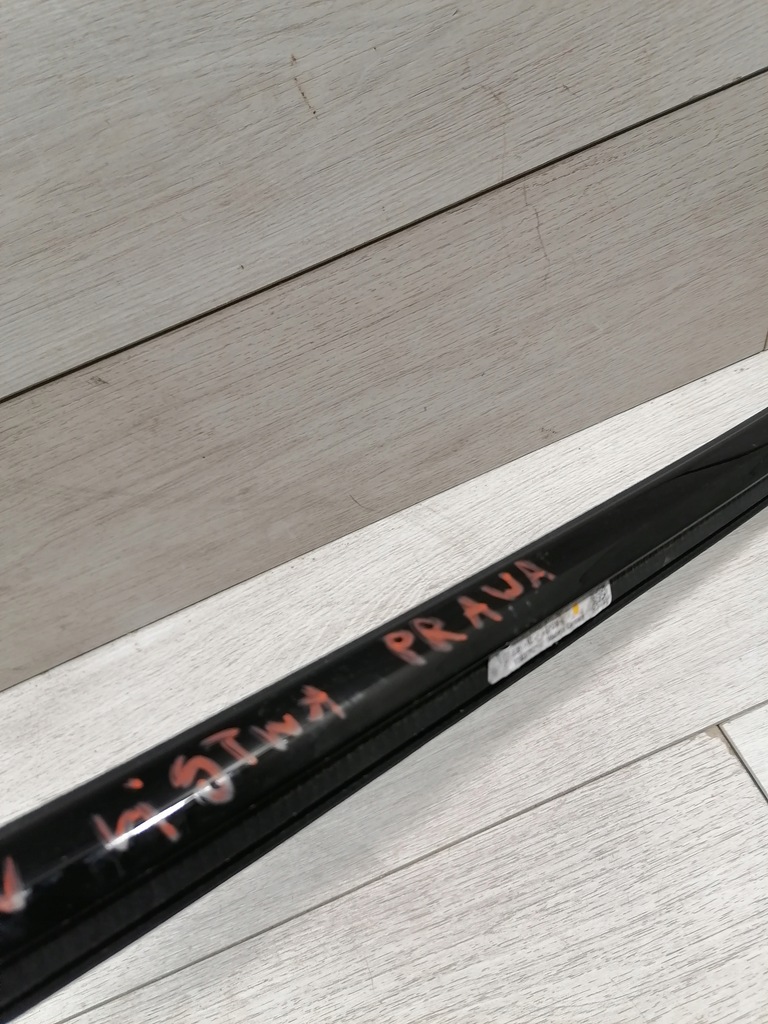 фото №5, Taycan молдинг уплотнитель правая 9j1837476b