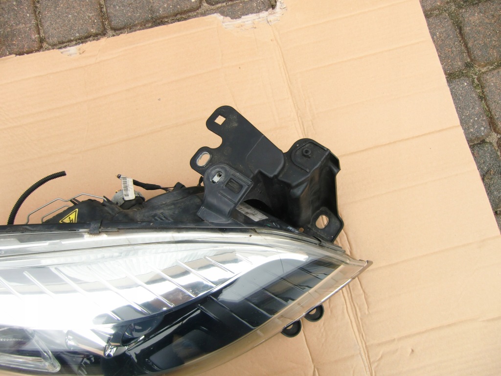 Фара правий кронштейн  led renault megane 3 рестайлінг  ксенон гарний стан Доставка