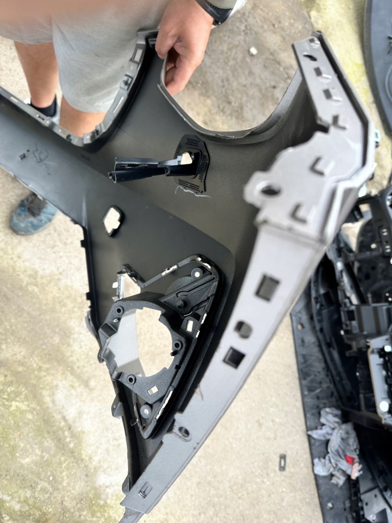 Купить Бампер перед передний volvo xc40 lift ксенон оригинал 31690933