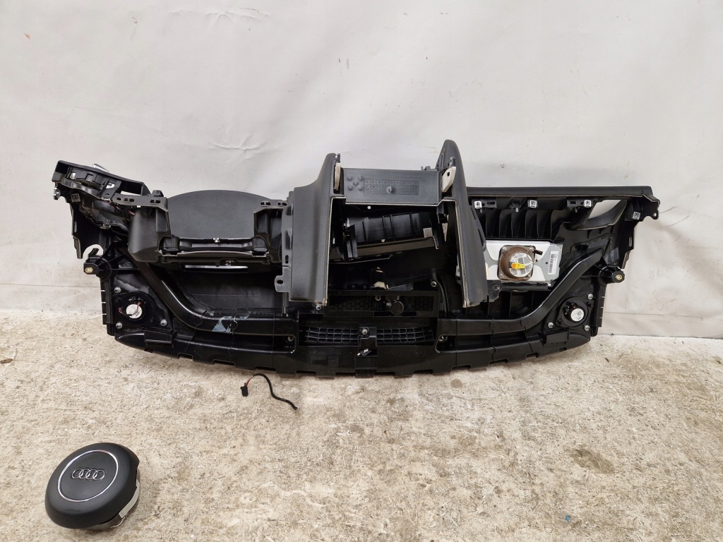 фото №7, Audi a4 b8 8k0 консоль оригинал приборная панель приборная подушки безопасности демонтаж подушка безопасности