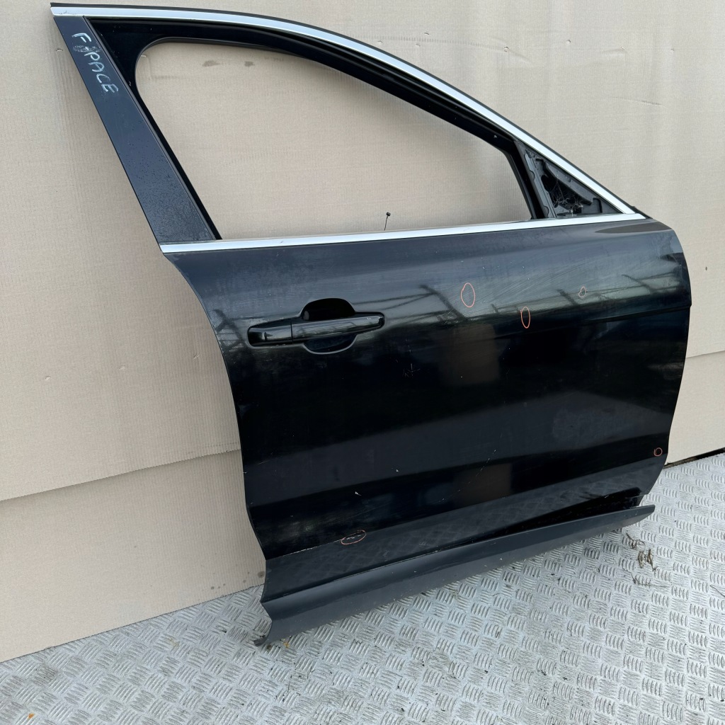 Дверь правое  коплектная  jaguar f-pace 2019 год Цена