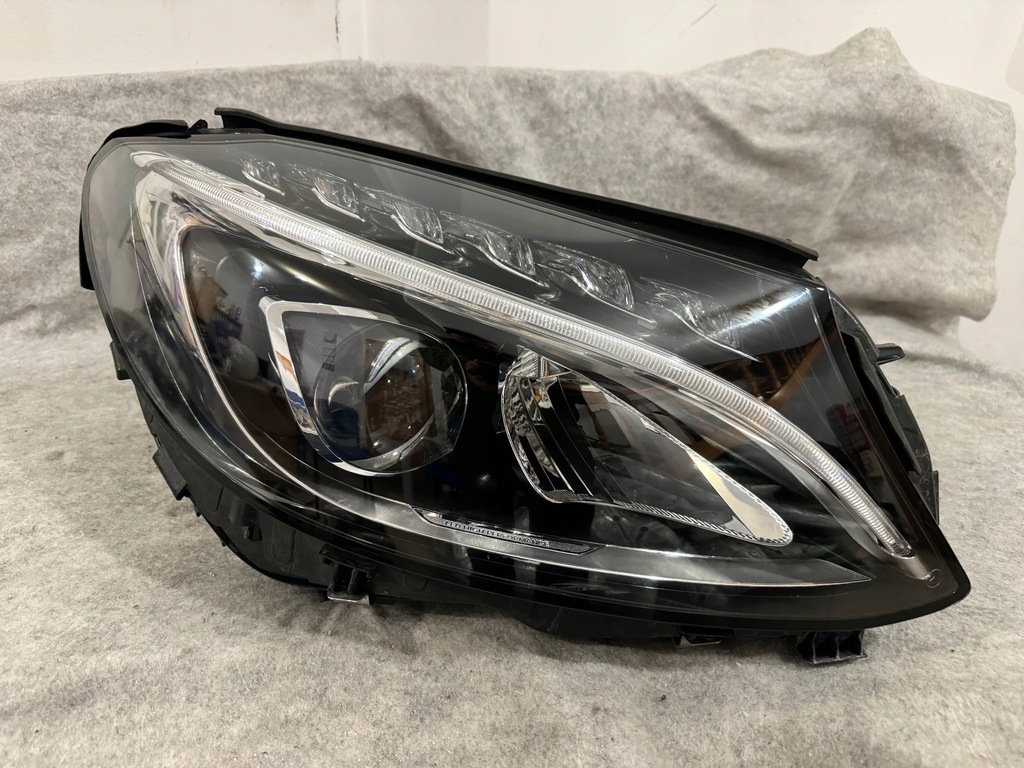 фото №1, Mercedes cklasa c-klasa w205 правая лампа performance