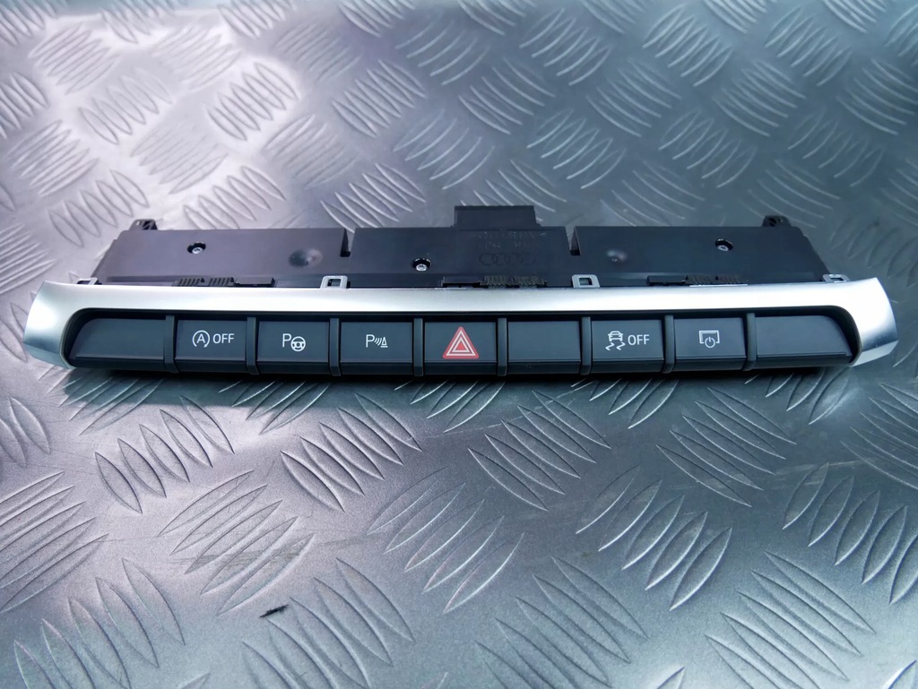 фото №1, Панель кнопок 81a925301e audi q2 81a