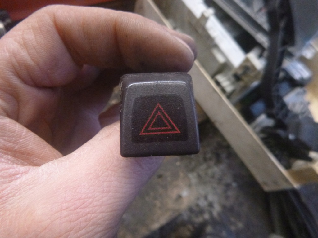 фото №1, Volvo v50 вимикач аварійних 8651399