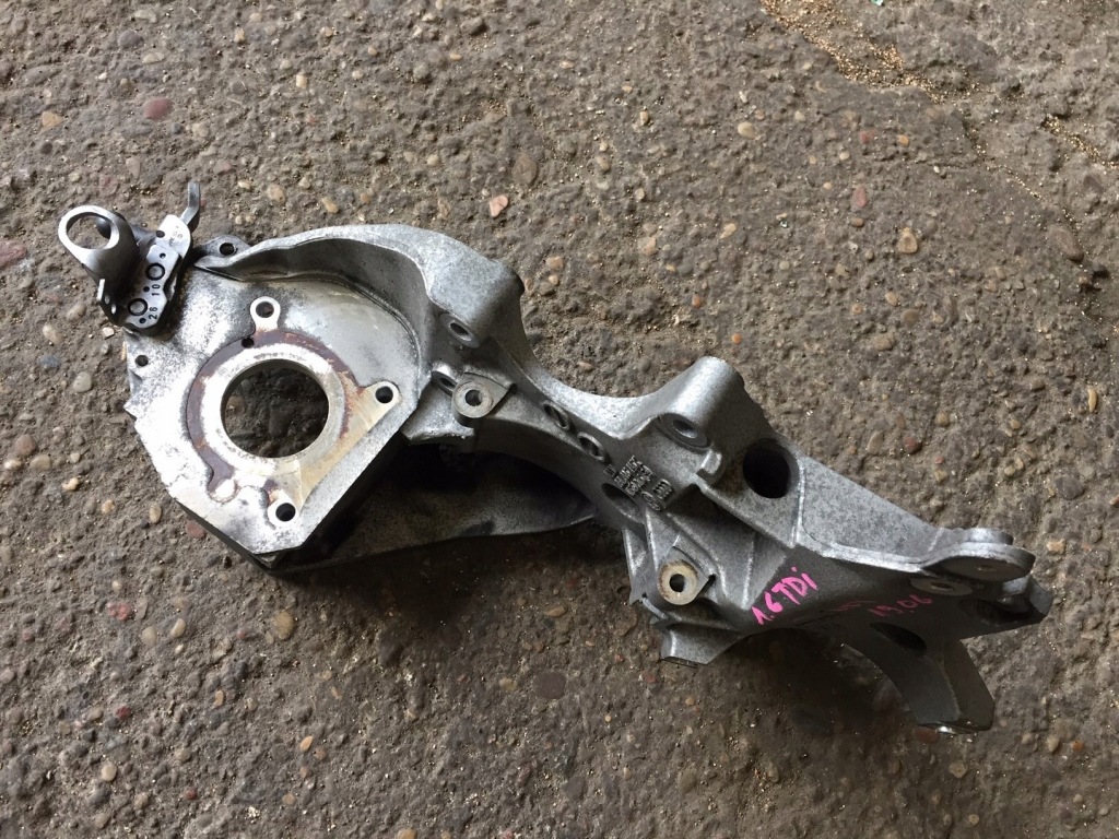 A3 8p 1.6 tdi рестайлінг  кронштейн генератора 03l903143k Київ