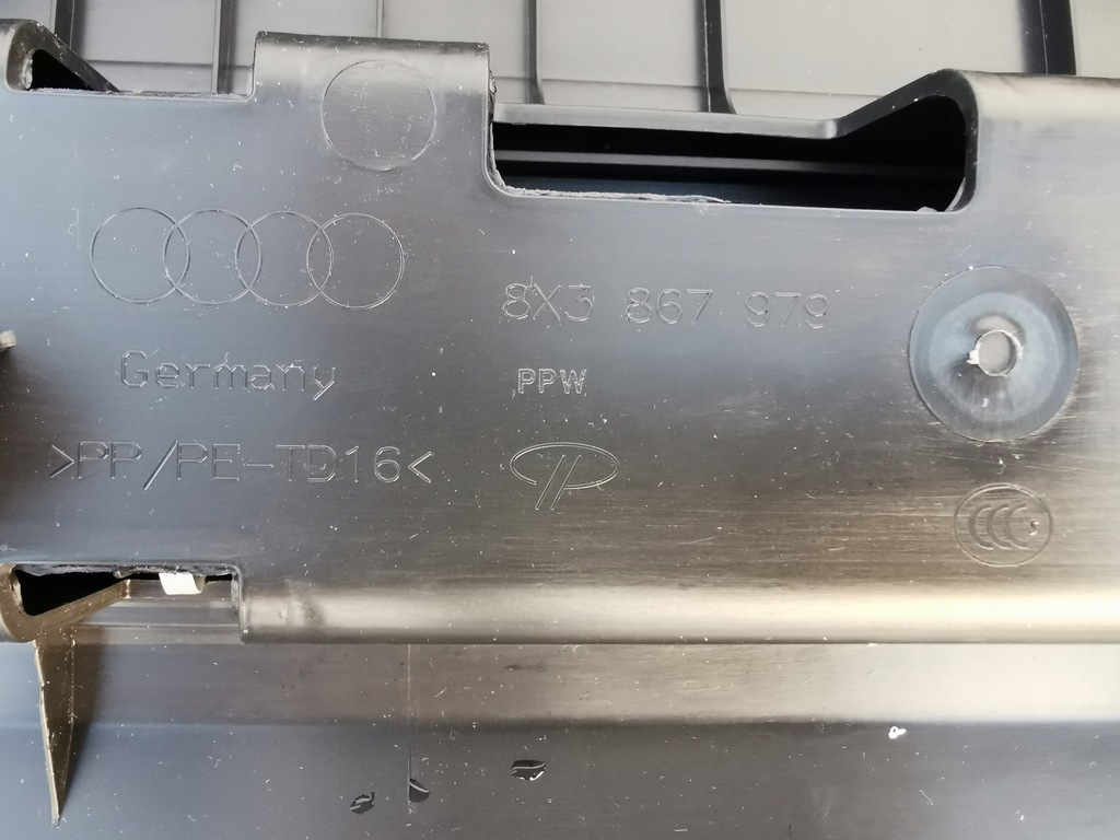 фото №6, Оббивка кришки audi a1 8x 8x3867979 3 двері