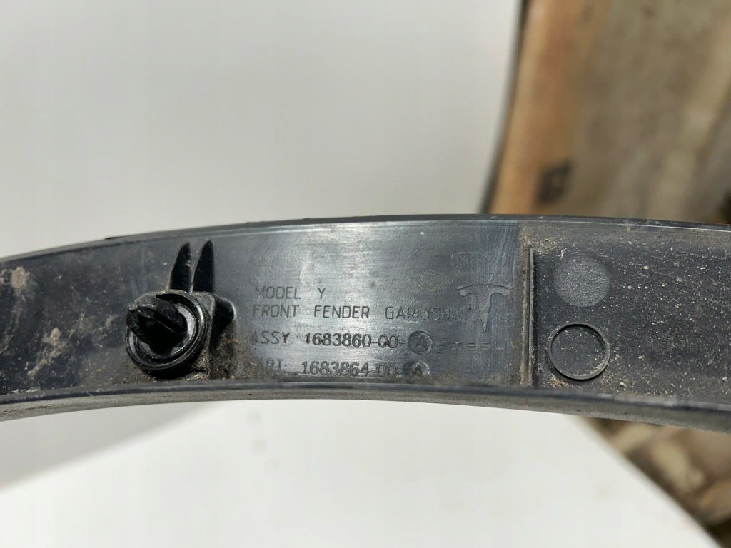 фото №6, Tesla y молдинг крыла правая передняя правый перед оригинал!!!