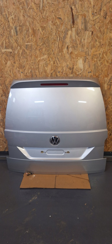 Купити Кришка багажника задня vw caddy iv 2k5 комплектна