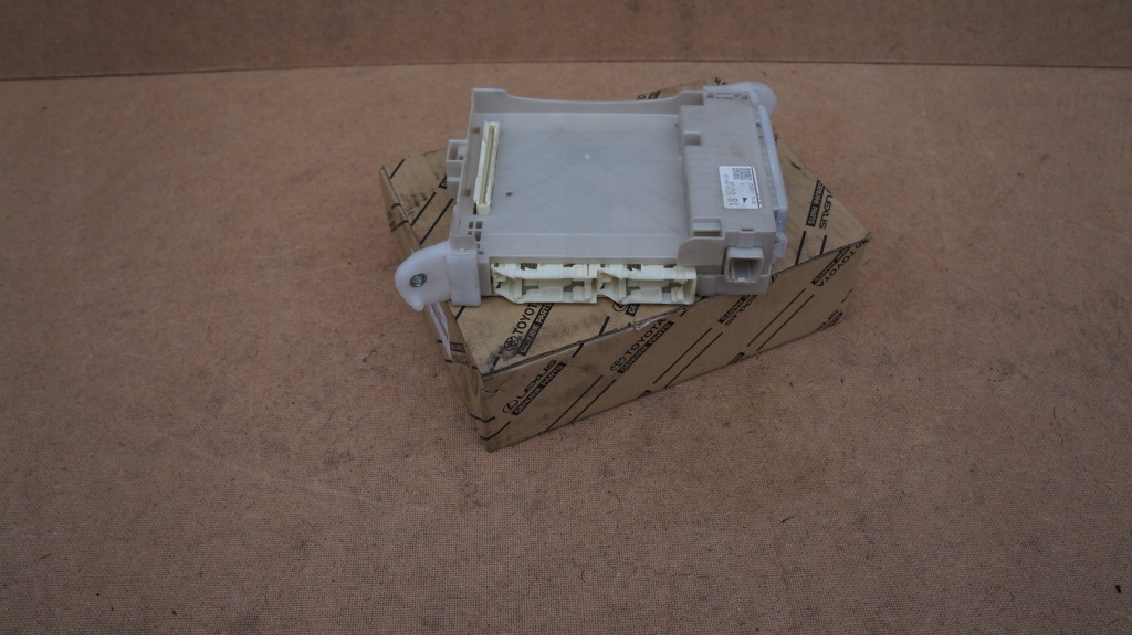 фото №1, Toyota land cruiser модуль блок управления 82730-60180